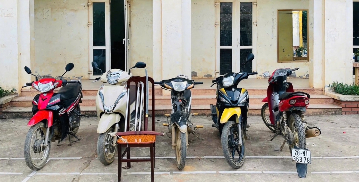 triệu tập 8 thanh thiếu niên mang đao, kiếm đi gây rối trật tự công cộng ở phú thọ hình ảnh 3 trieu tap 8 thanh thieu nien mang dao, kiem di gay roi trat tu cong cong o phu tho hinh anh 3