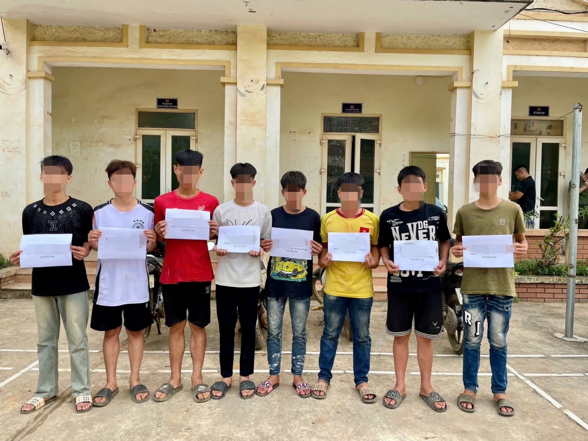 triệu tập 8 thanh thiếu niên mang đao, kiếm đi gây rối trật tự công cộng ở phú thọ hình ảnh 1 trieu tap 8 thanh thieu nien mang dao, kiem di gay roi trat tu cong cong o phu tho hinh anh 1