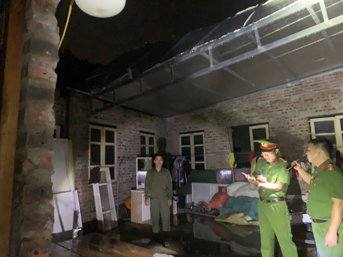 mua bao o phu tho lam 1 nguoi chet, 304 ngoi nha va nhieu cong trinh bi hu hong hinh anh 3