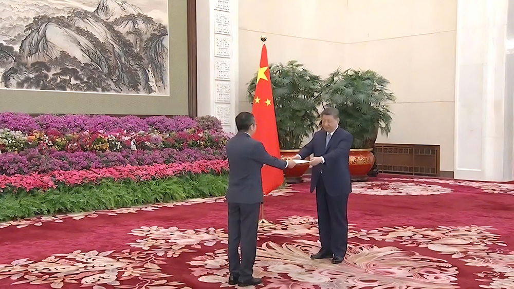 Đại sứ phạm thanh bình trình quốc thư lên chủ tịch trung quốc tập cận bình hình ảnh 2 Dai su pham thanh binh trinh quoc thu len chu tich trung quoc tap can binh hinh anh 2