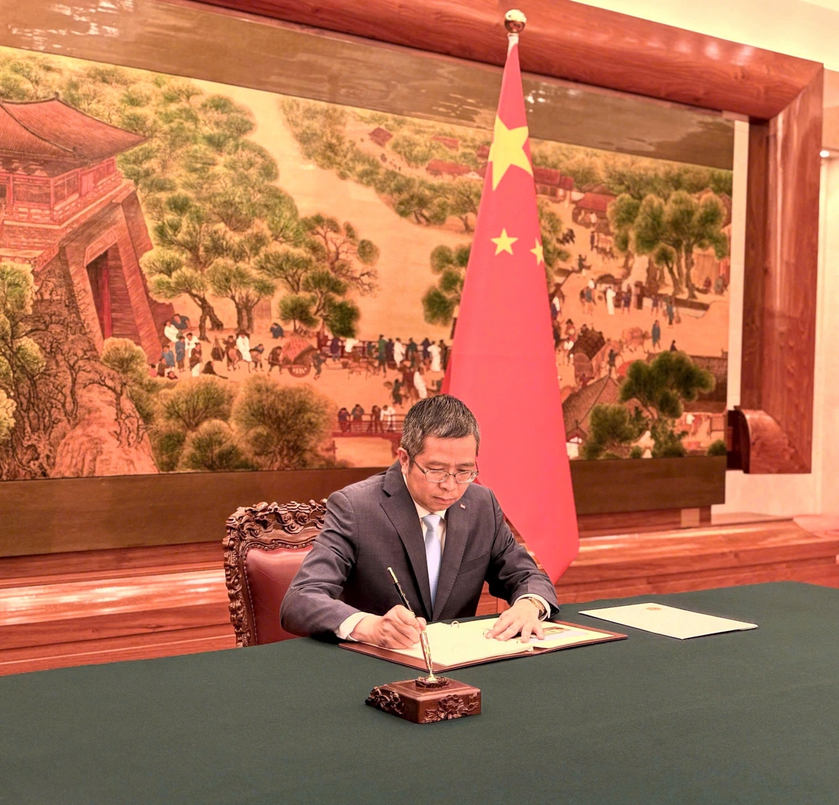 Đại sứ phạm thanh bình trình quốc thư lên chủ tịch trung quốc tập cận bình hình ảnh 3 Dai su pham thanh binh trinh quoc thu len chu tich trung quoc tap can binh hinh anh 3