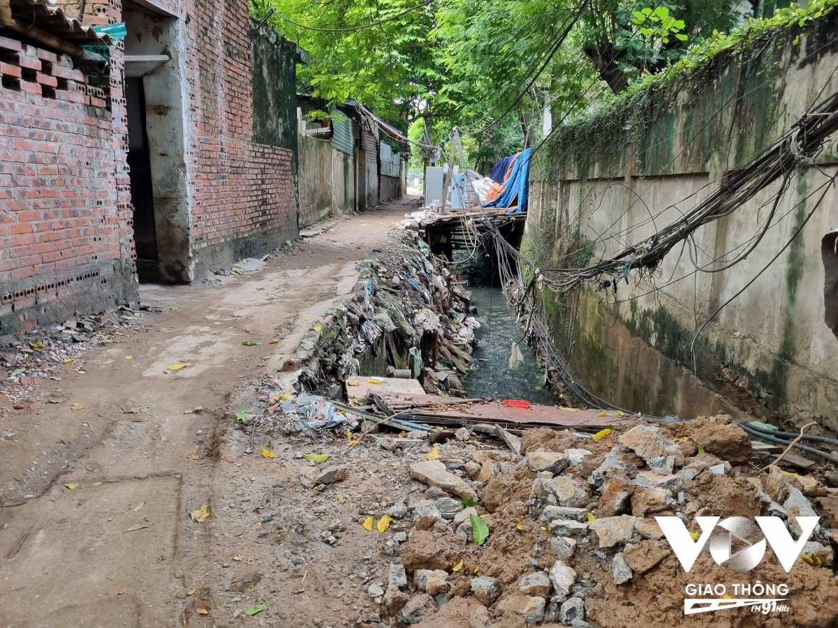 rác thải vẫn đeo bám kênh mương hà nội hình ảnh 2 rac thai van deo bam kenh muong ha noi hinh anh 2