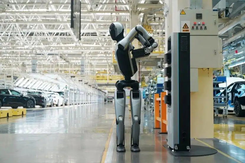 Trung Quốc ra mắt hệ thống giúp robot hình người tự thay pin đầu tiên trên thế giới