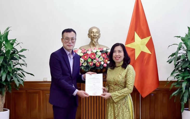 rok s financial news to open office in vietnam picture 1