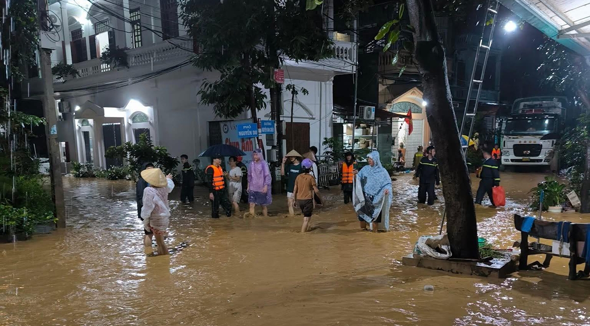 Nước trên sông Mã qua Sơn La lên nhanh, nhiều nơi ngập úng cục bộ