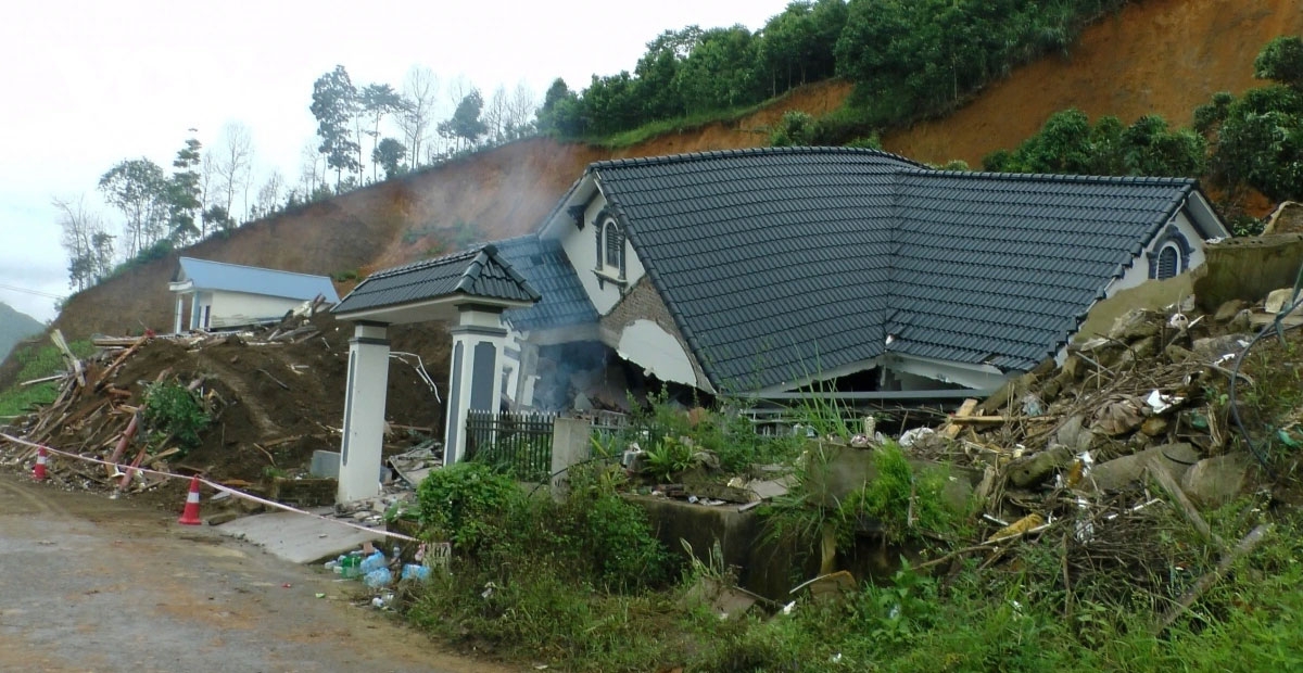 Bản tin tổng hợp: Sập nhà nghiêm trọng khiến 5 người thương vong
