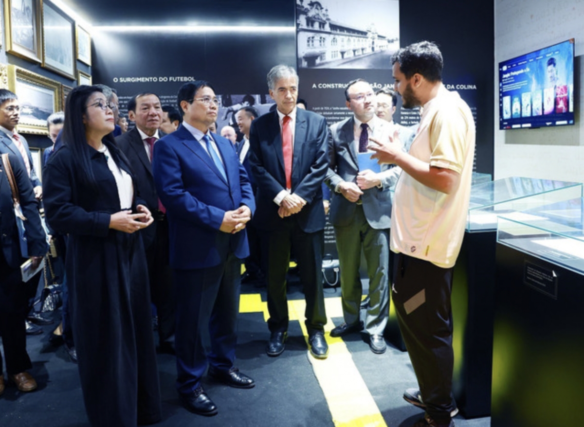 pm pham minh chinh visits vasco da gama football club picture 2 pm pham minh chinh visits vasco da gama football club picture 2
