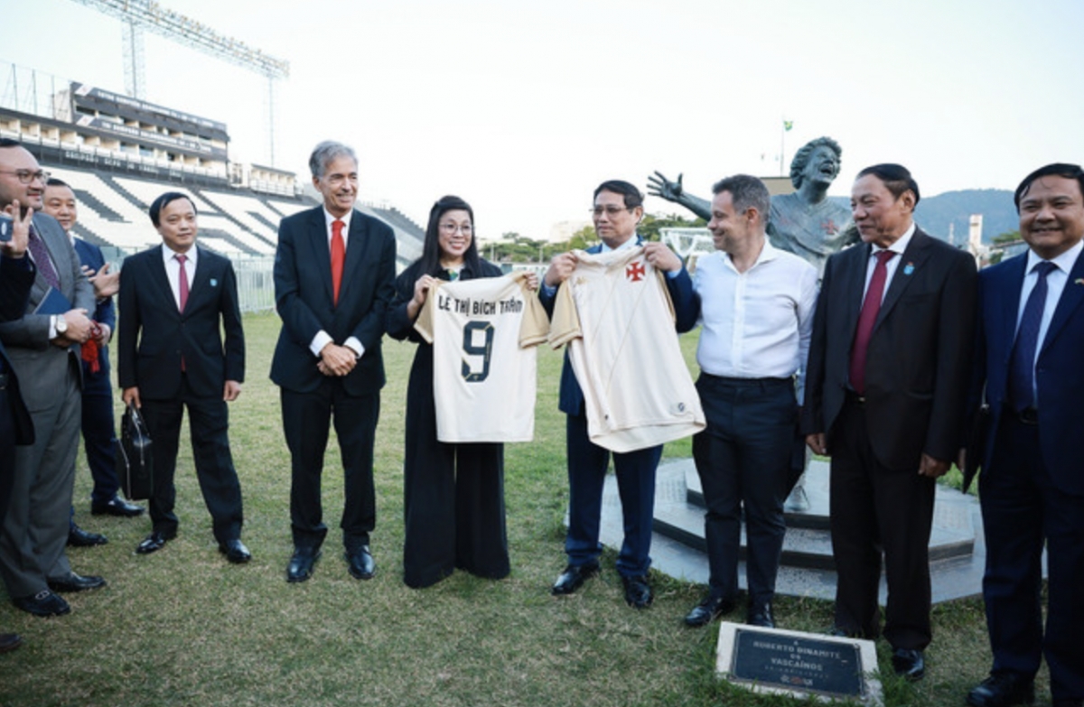pm pham minh chinh visits vasco da gama football club picture 3 pm pham minh chinh visits vasco da gama football club picture 3