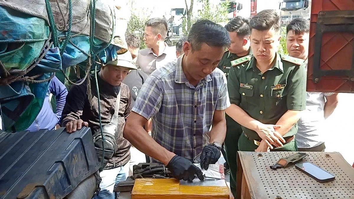 border guards dismantle silver smuggling ring from china to vietnam picture 1 border guards dismantle silver smuggling ring from china to vietnam picture 1