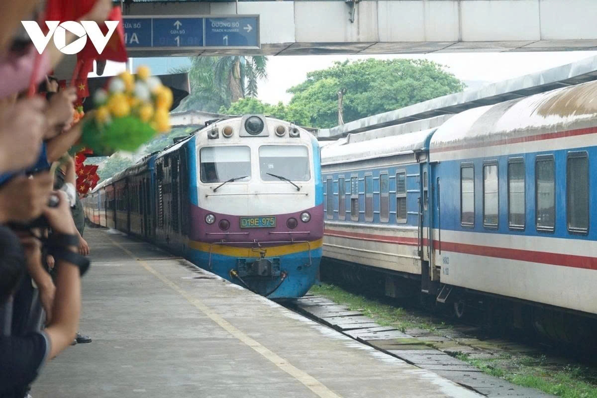 mobile police officers head for hanoi for national day parade rehearsal picture 2