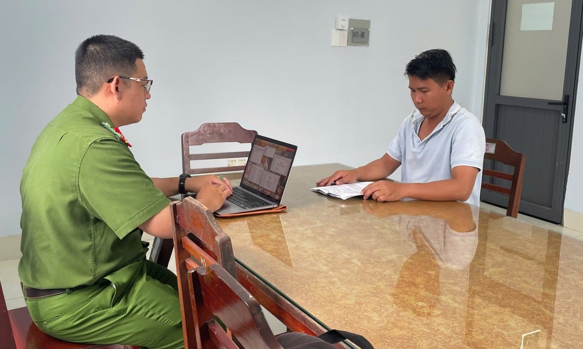 giam doc cong ty thue 5 o to mang di cam co, chiem doat hon 2,3 ty dong hinh anh 1