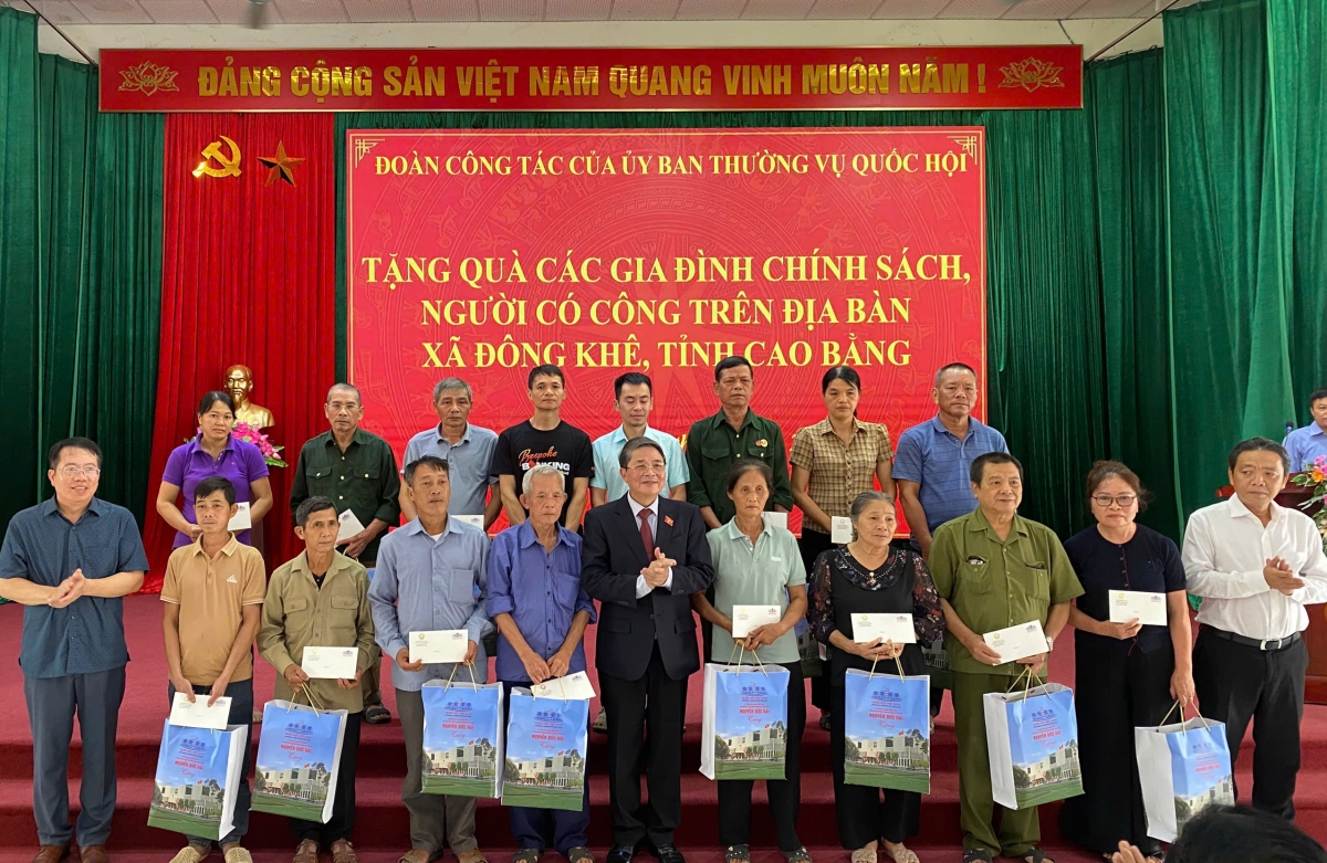 phó chủ tịch quốc hội nguyễn Đức hải thăm gia đình chính sách tại cao bằng hình ảnh 3 pho chu tich quoc hoi nguyen Duc hai tham gia dinh chinh sach tai cao bang hinh anh 3