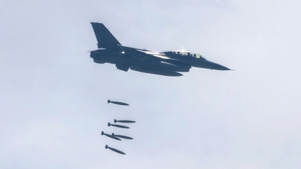campuchia ban phao qua bien gioi, thai lan dieu tiem kich f-16 dap tra hinh anh 2