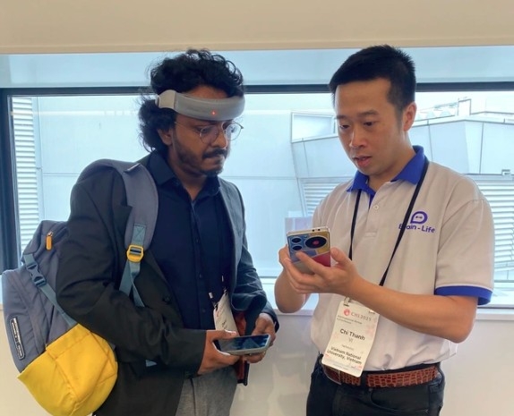 vietnamese startup unveils ai-powered wearable to track mental health picture 1