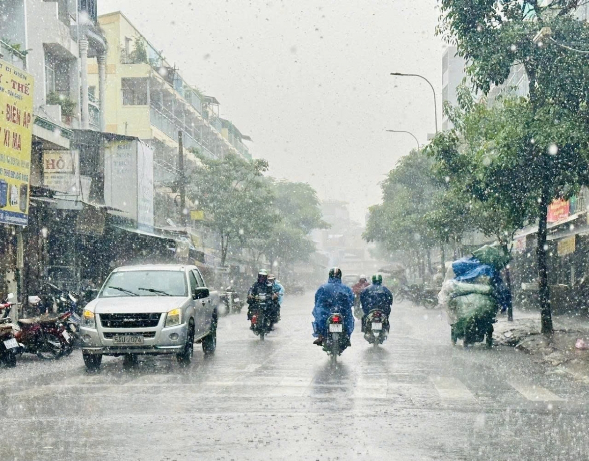Thời tiết hôm nay 12/7: Bắc Bộ và Bắc Trung Bộ có mưa rào và dông rải rác