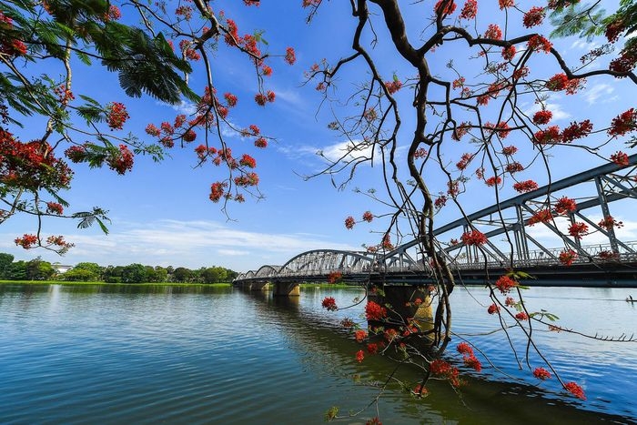 thoi tiet ngay mai 17 7 bac bo ngay nang, chieu toi de co mua rao va dong hinh anh 1