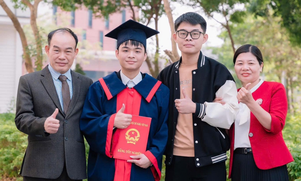thủ khoa khối a00 toàn quốc - nam sinh bắc ninh thần tượng siêu sao ronaldo hình ảnh 1 thu khoa khoi a00 toan quoc - nam sinh bac ninh than tuong sieu sao ronaldo hinh anh 1