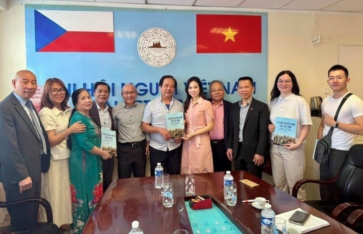 summer vietnamese language class opens in prague with strong community support picture 1 summer vietnamese language class opens in prague with strong community support picture 1