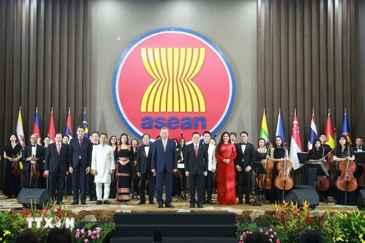 30 nam dong hanh va lon manh - asean va viet nam khai pha co hoi hop tac moi hinh anh 2