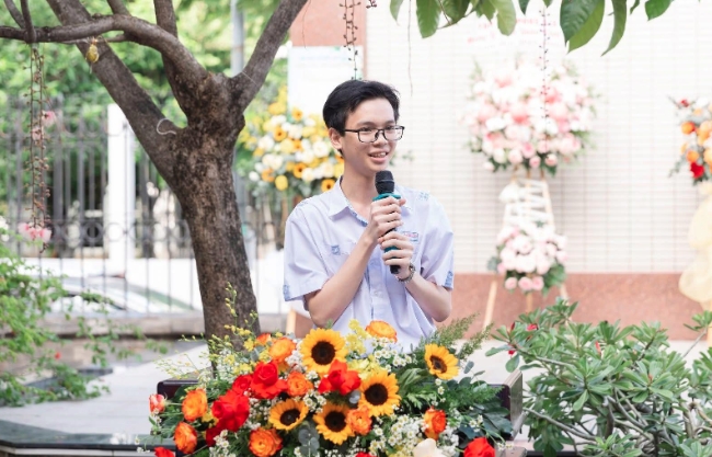 thủ khoa khối b chưa từng học thêm, ước mơ làm bác sĩ hình ảnh 1 thu khoa khoi b chua tung hoc them, uoc mo lam bac si hinh anh 1