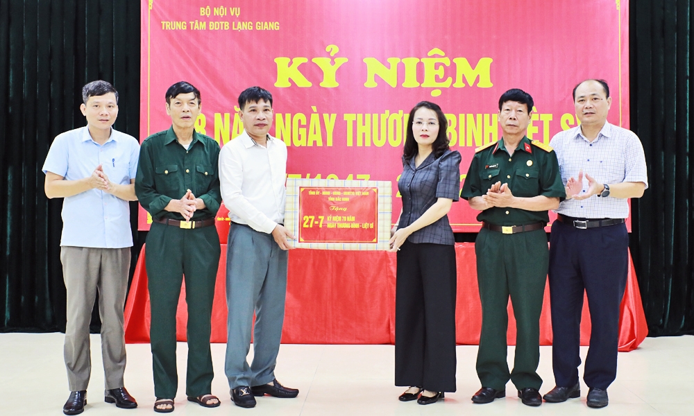 nhieu hoat dong tri an nguoi co cong, cac gia dinh chinh sach hinh anh 5
