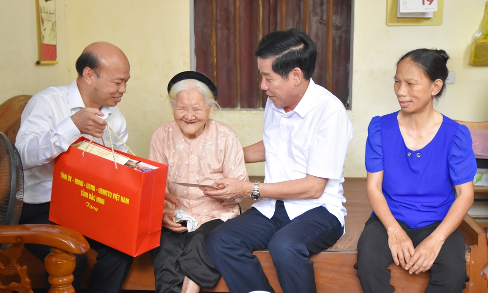 nhieu hoat dong tri an nguoi co cong, cac gia dinh chinh sach hinh anh 3