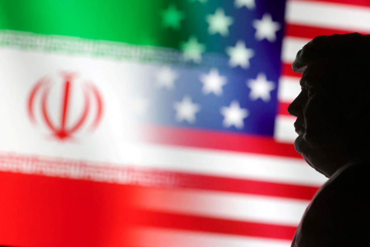 Ong trump muon do bo lenh trung phat iran vao dung thoi diem hinh anh 1