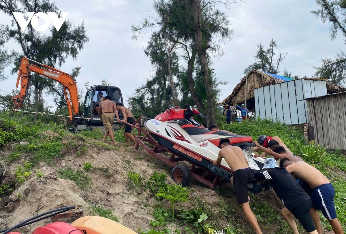 northern vietnam ramps up storm preparedness as typhoon wipha approaches picture 11