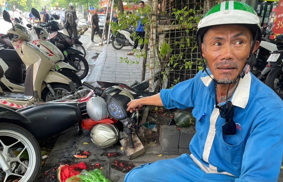 các nạn nhân bàng hoàng kể lại giây phút ô tô tông hàng loạt xe máy ở hà nội hình ảnh 2 cac nan nhan bang hoang ke lai giay phut o to tong hang loat xe may o ha noi hinh anh 2