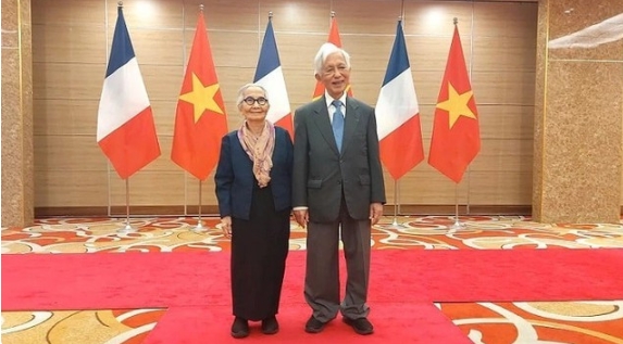 deputy fm congratulates vietnamese-french professors on legion of honour promotion picture 1