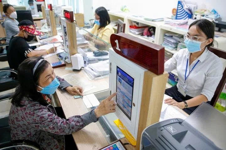 cán bộ phản ánh không được về hưu trước tuổi , bộ nội vụ nói gì hình ảnh 1 can bo phan anh khong duoc ve huu truoc tuoi , bo noi vu noi gi hinh anh 1