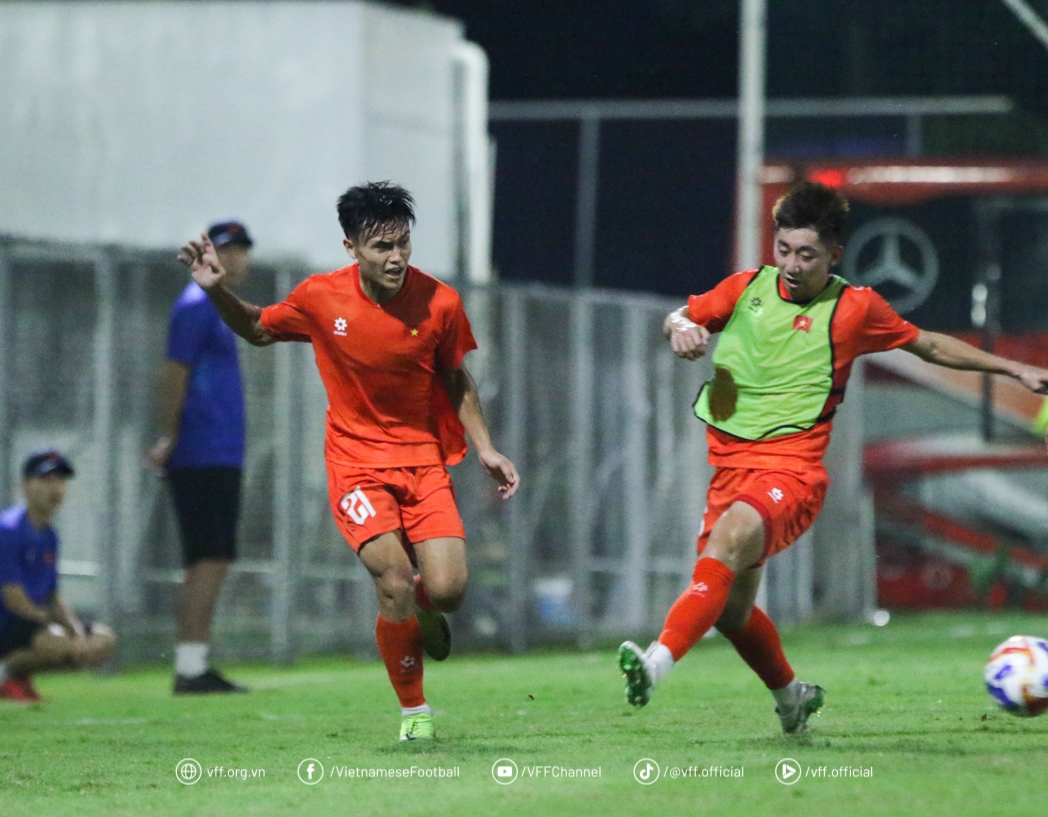 u23 việt nam tích cực tập luyện, trung vệ trụ cột tuyên bố bất ngờ hình ảnh 1 u23 viet nam tich cuc tap luyen, trung ve tru cot tuyen bo bat ngo hinh anh 1