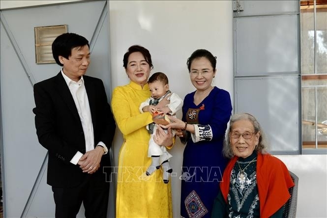 na chairman s spouse visits vietnam village in morocco picture 1 na chairman s spouse visits vietnam village in morocco picture 1