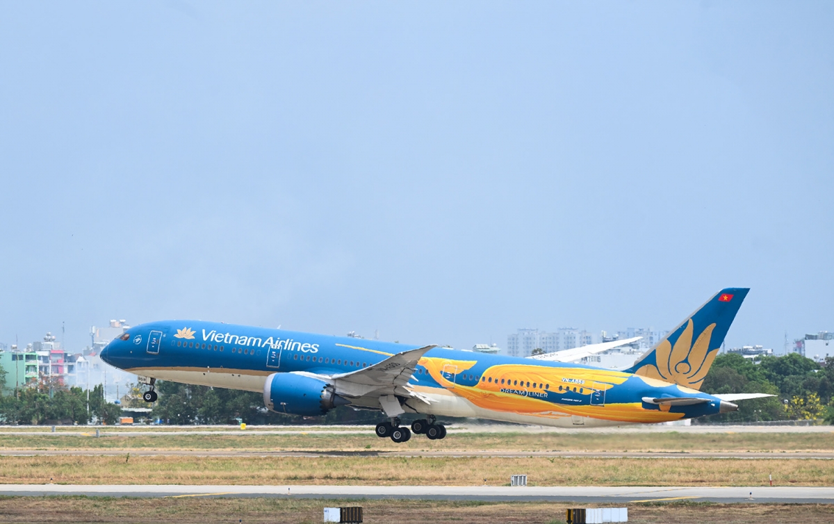 Vietnam Airlines bứt tốc nửa đầu năm 2025