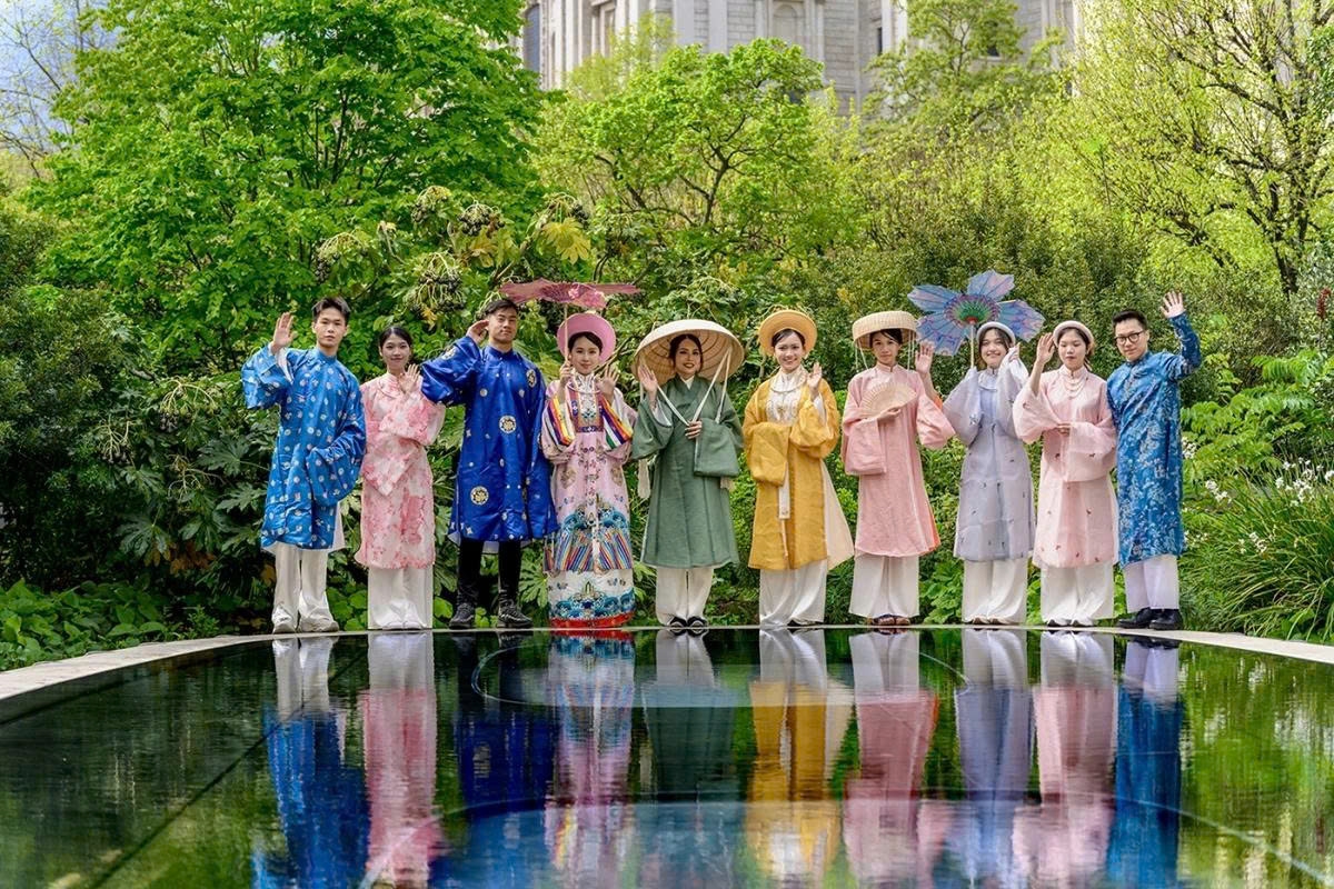 traditional costume of vietnam in the spotlight in london picture 6 traditional costume of vietnam in the spotlight in london picture 6