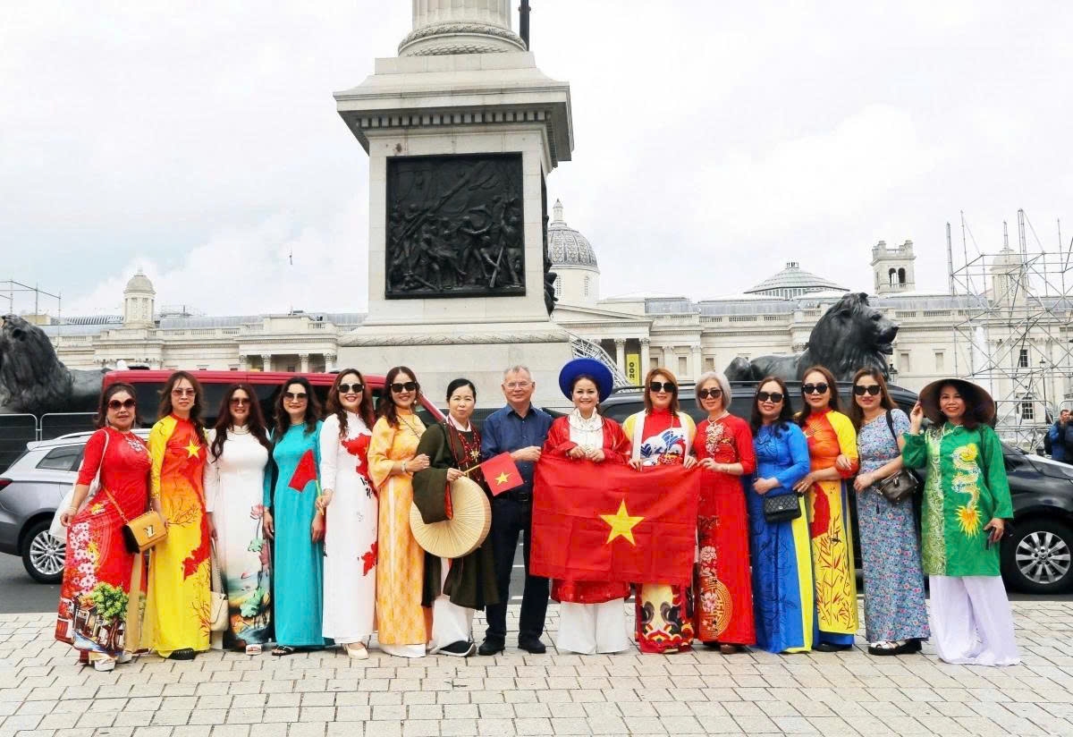 traditional costume of vietnam in the spotlight in london picture 7 traditional costume of vietnam in the spotlight in london picture 7