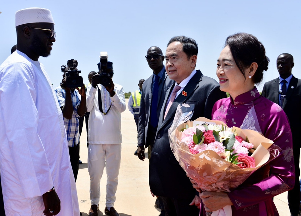 chu tich quoc hoi tran thanh man va phu nhan bat dau tham chinh thuc senegal hinh anh 2