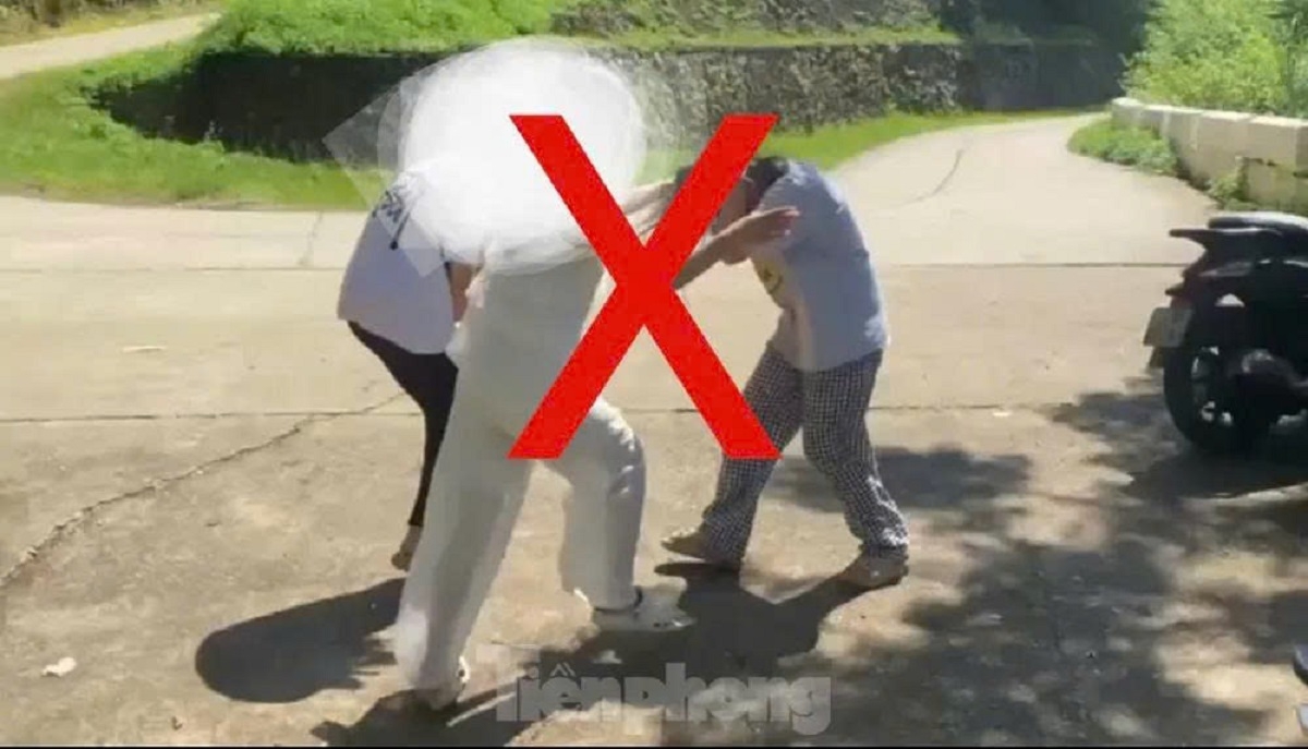 Xôn xao hai đoạn video ghi cảnh các nữ sinh Lạng Sơn đánh nhau