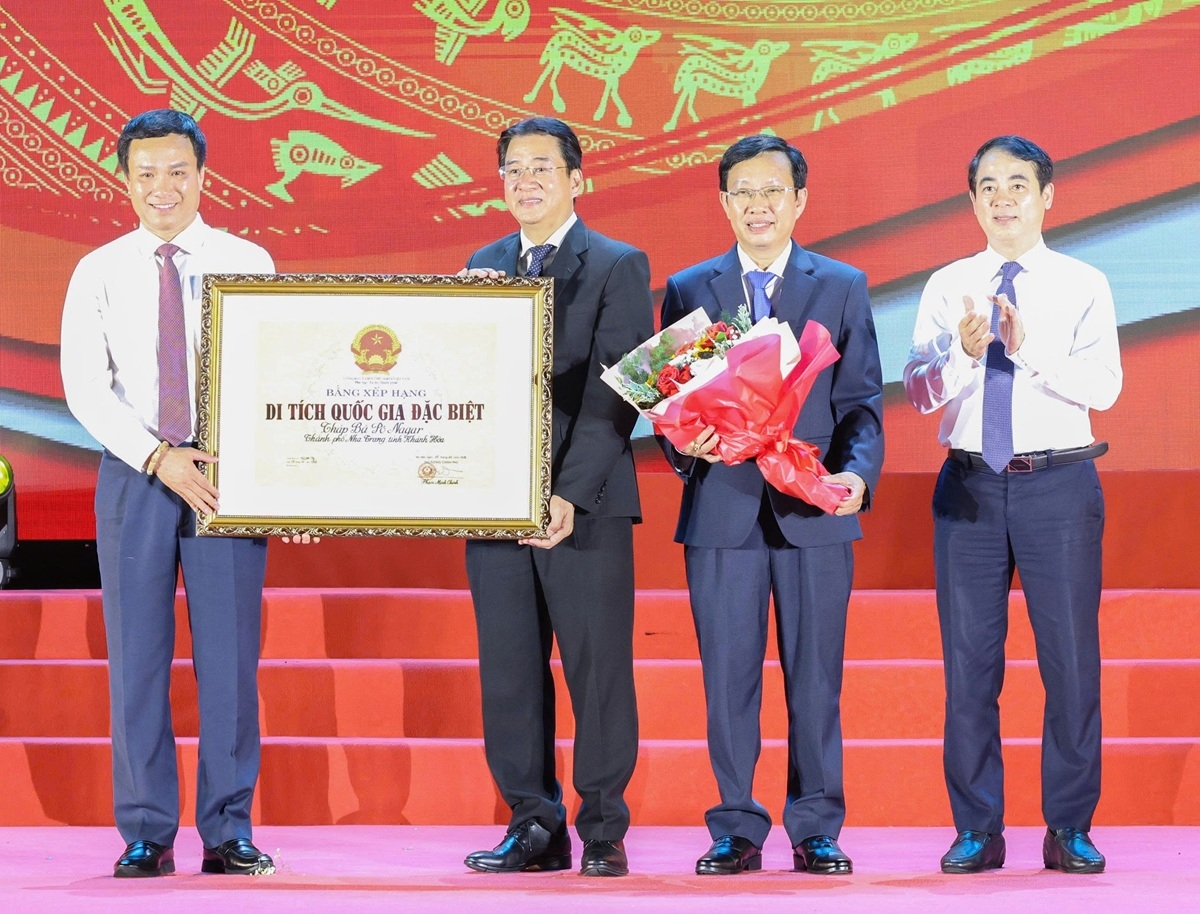 khanh hoa don nhan bang xep hang di tich quoc gia dac biet thap ba po nagar hinh anh 2