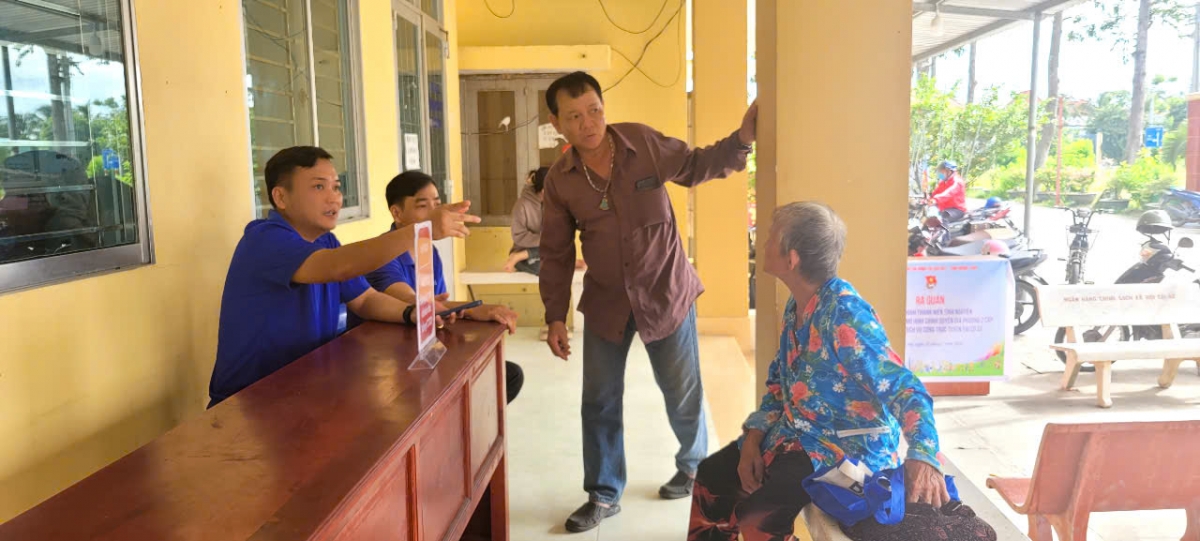 cán bộ xã vừa làm vừa học hỏi để thích nghi nhiệm vụ mới hình ảnh 1 can bo xa vua lam vua hoc hoi de thich nghi nhiem vu moi hinh anh 1