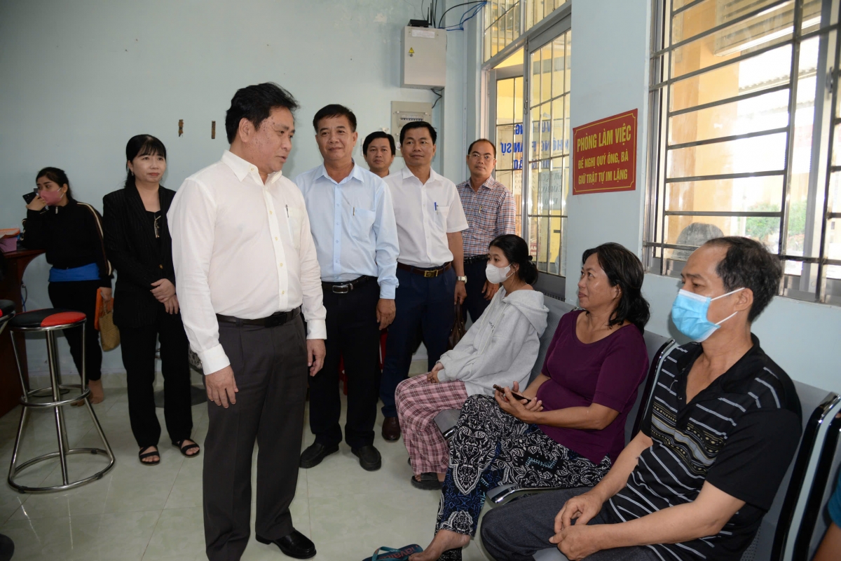 cán bộ xã vừa làm vừa học hỏi để thích nghi nhiệm vụ mới hình ảnh 3 can bo xa vua lam vua hoc hoi de thich nghi nhiem vu moi hinh anh 3
