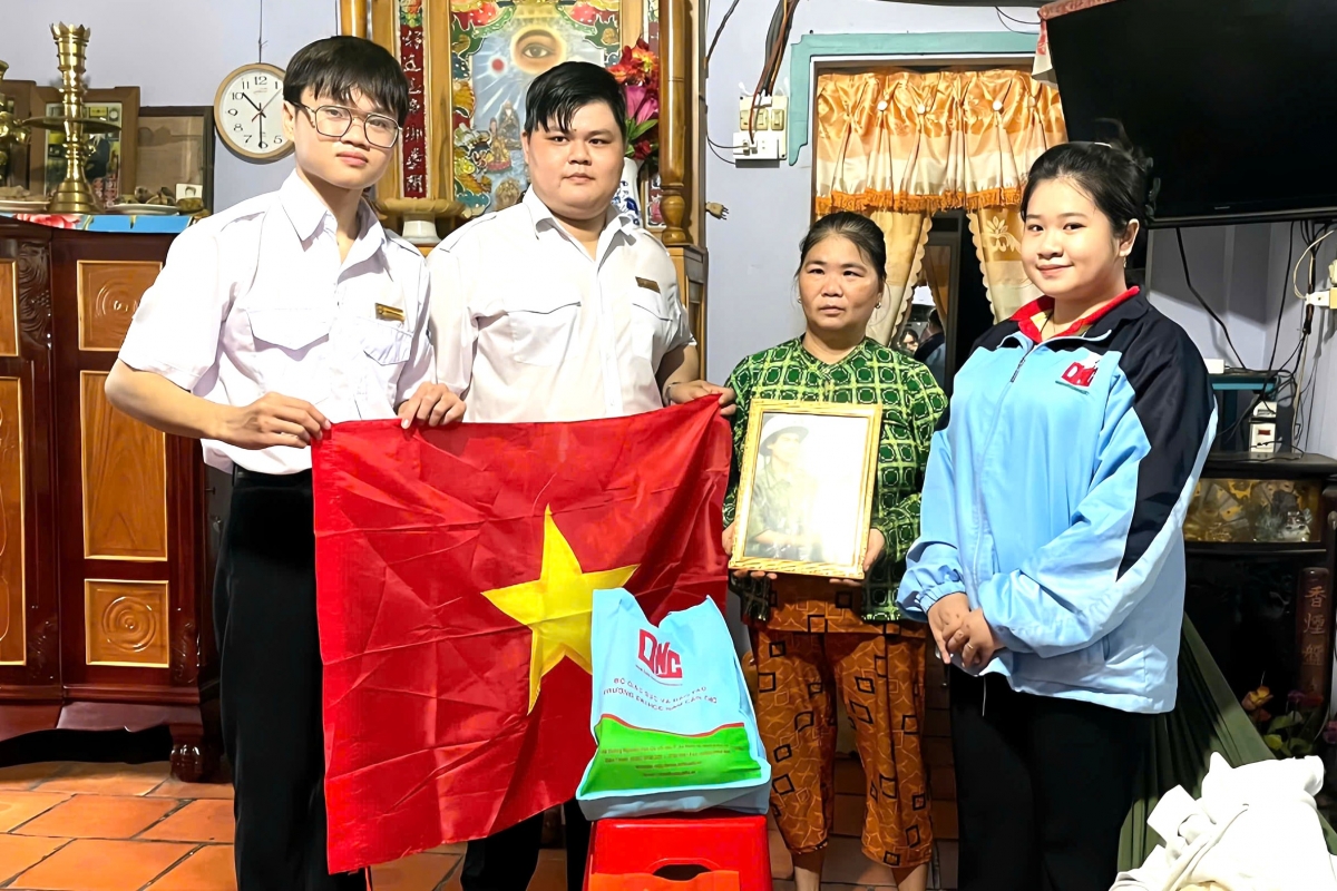 phục dựng ảnh liệt sĩ - kết nối quá khứ và hiện tại hình ảnh 2 phuc dung anh liet si - ket noi qua khu va hien tai hinh anh 2