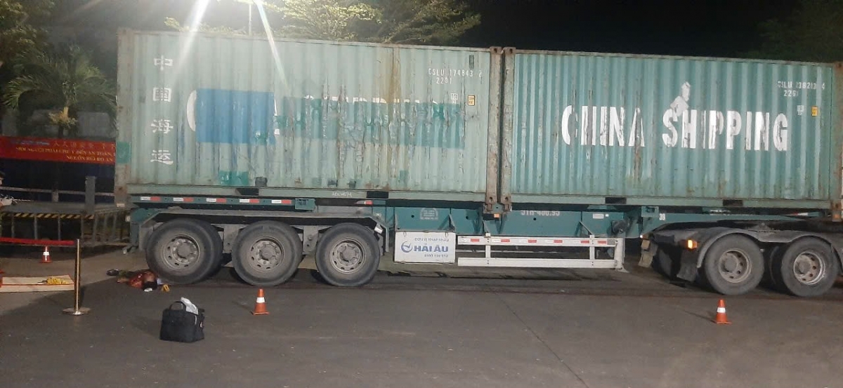 Xác minh vụ container cán người đi bộ trong khu công nghiệp tử vong