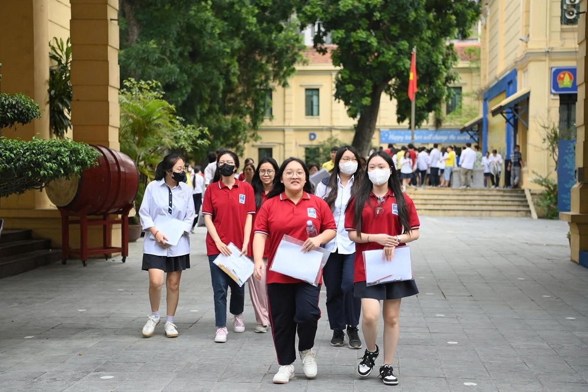 คาดว่าวันที่ 20 สิงหาคม สถานศึกษาจะประกาศคะแนนการรับเข้าเรียนรอบแรก Dự kiến ngày 20/8 các trường công bố điểm chuẩn xét tuyển đợt 1.