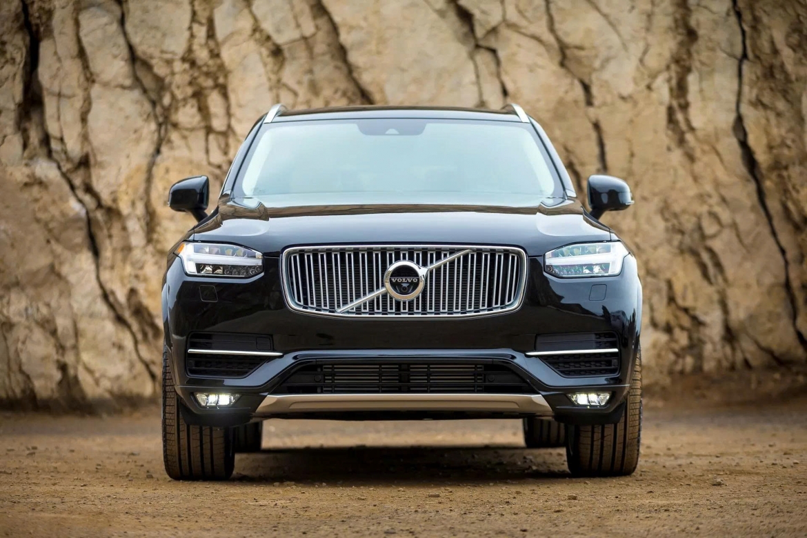 volvo bi kien vi gay ra ton thuong thinh luc vinh vien cho mot nguoi dan ong hinh anh 1