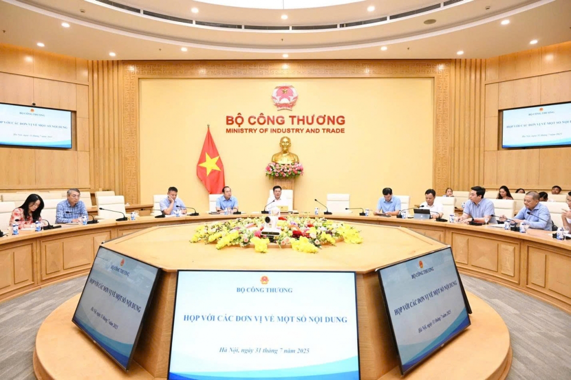 chinh quyen 2 cap bo cong thuong tang cuong can bo lanh dao ve ho tro dia phuong hinh anh 1
