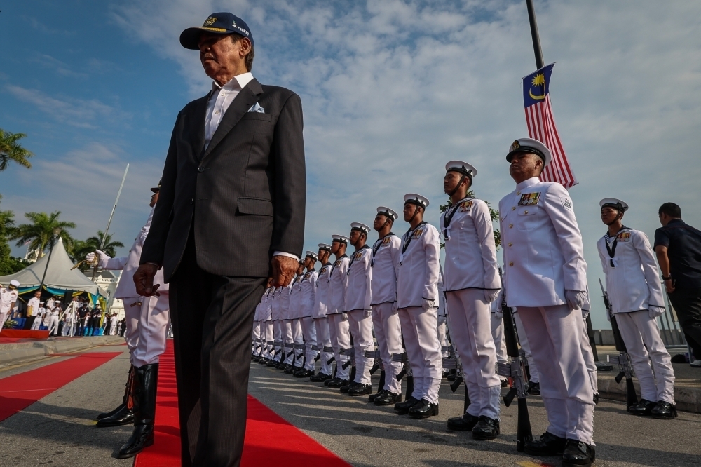Lễ diễu binh đường phố của Hải quân ASEAN. Lễ diễu binh đường phố của Hải quân ASEAN.