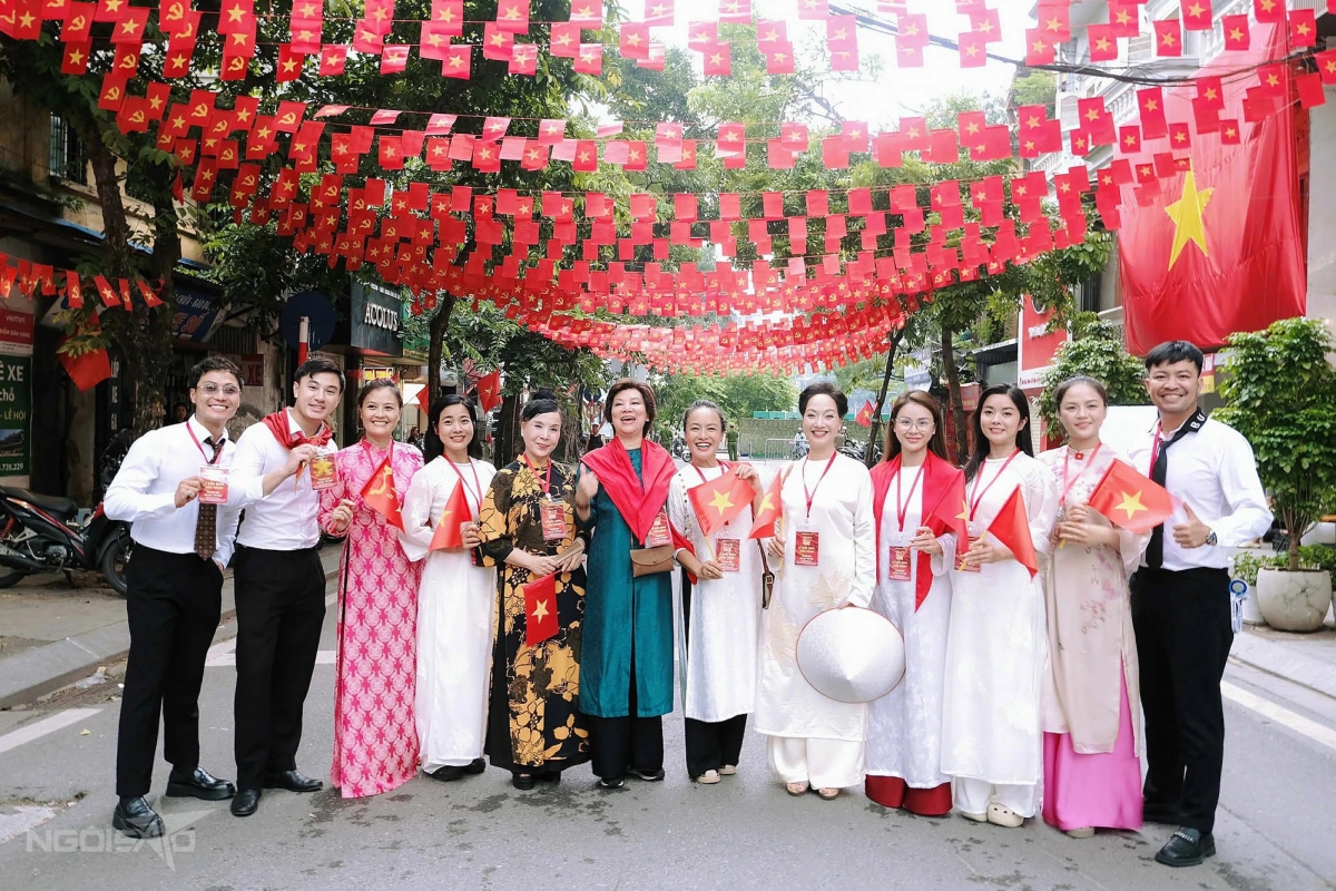 sao viet 23 8 nsnd xuan bac gap lai em bien cua song o day song sau 25 nam hinh anh 4