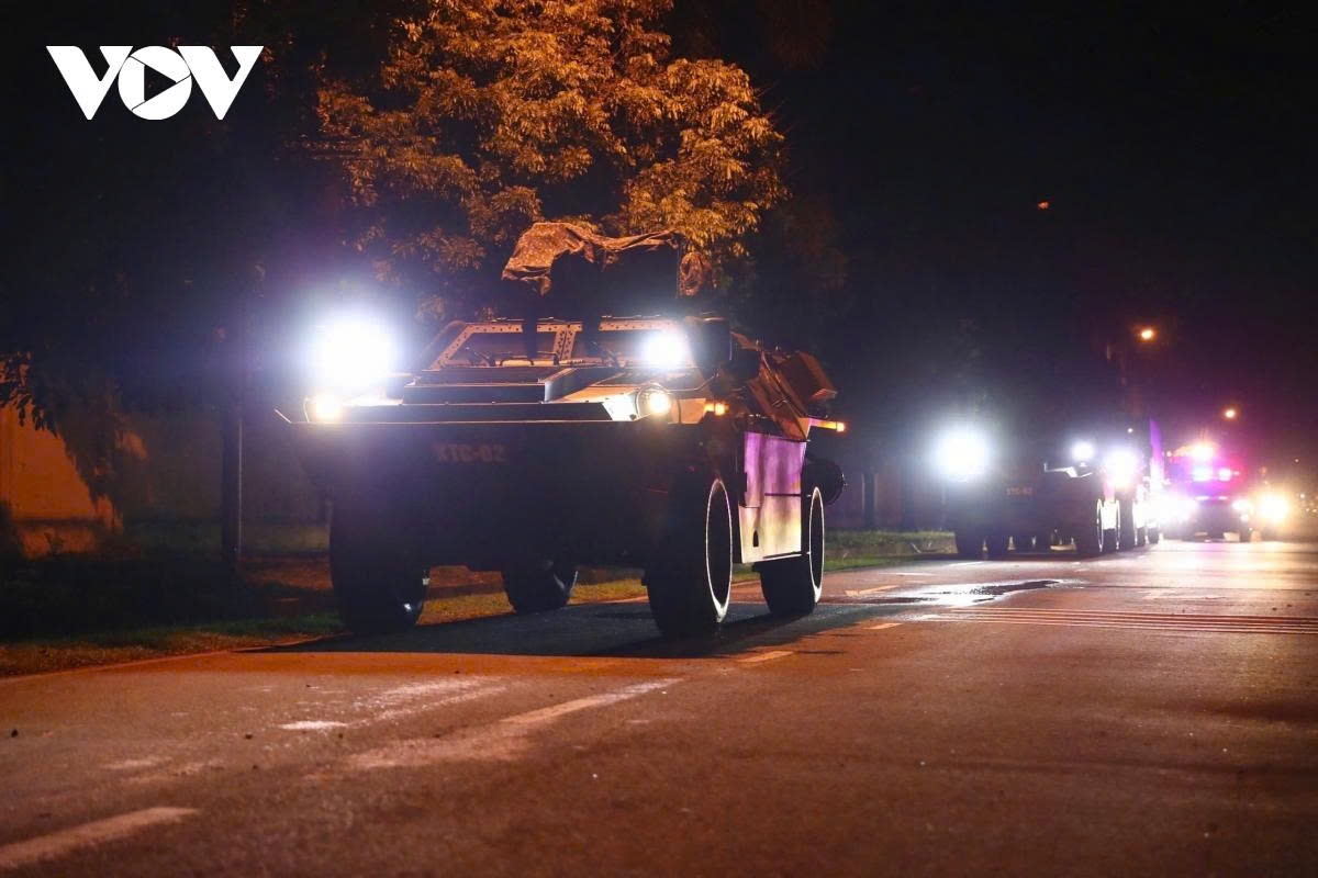 convoy of military hardware moves into hanoi city centre at night for military parade picture 1