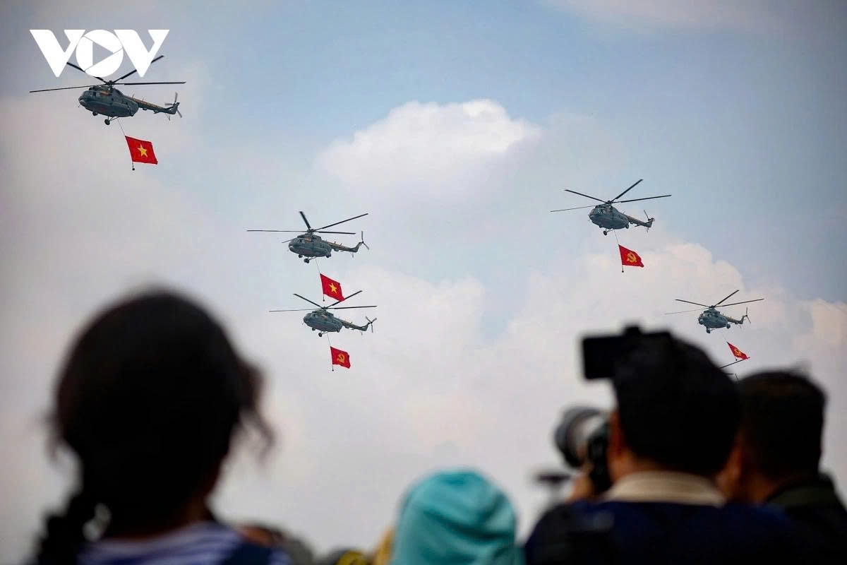 military helicopters, fighter jets rehearse over hanoi for national day parade picture 1 military helicopters, fighter jets rehearse over hanoi for national day parade picture 1